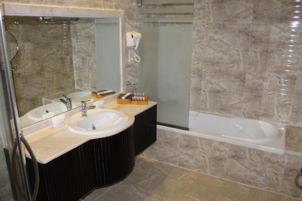 Al Salam Grand Hotel Al Buraimi Buitenkant foto